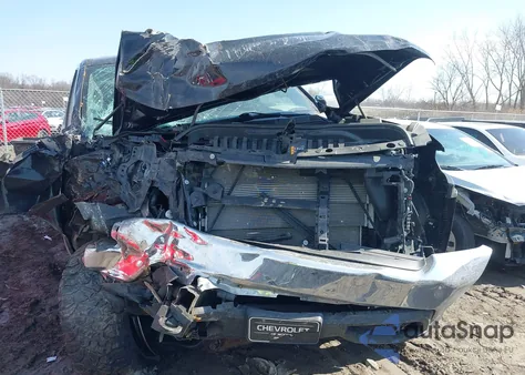 2019 Chevrolet Silverado 1500 Lt z USA, uszkodzony, nr VIN 1GCUYDEDXKZ104149